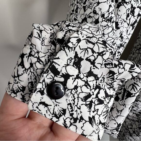 Vintage 80s floral button down blouse black white v-neck size 8 - Picture 4 of 6